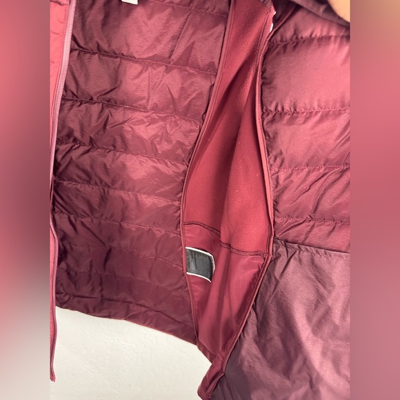 Lululemon Women's Down for It All 700-Down-Fill Vest in color Garnet size 6 - Picture 12 of 15